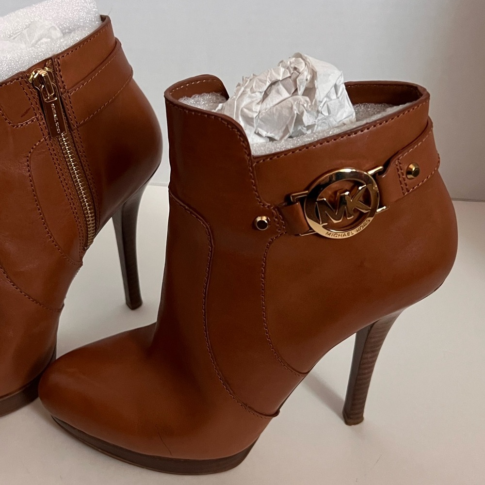 Michael Kors - Wyatt bootie - Chestnut Brown - Size 7.5 - Gently Used